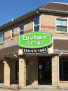 Sign installation in Metairie Louisiana for Extra Space Storage